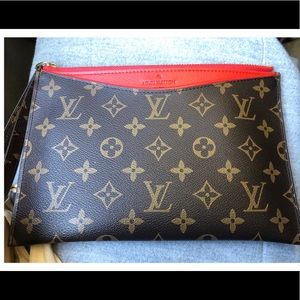 L v wristlet with dust bag